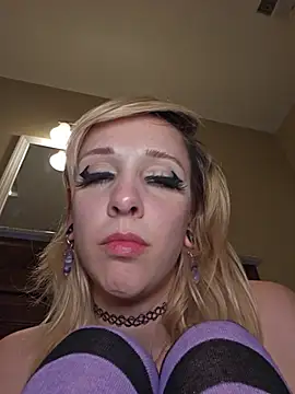 AmethystFoxx live XXX chat