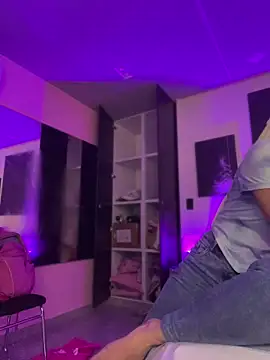 Chat +18 de Bella-Saint ao vivo
