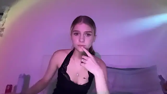 kykybaby4444's Webcam Show