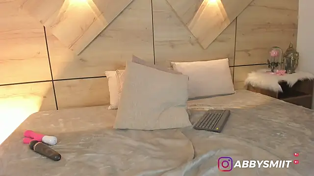 XXX chat uživo modela aby_smiith_