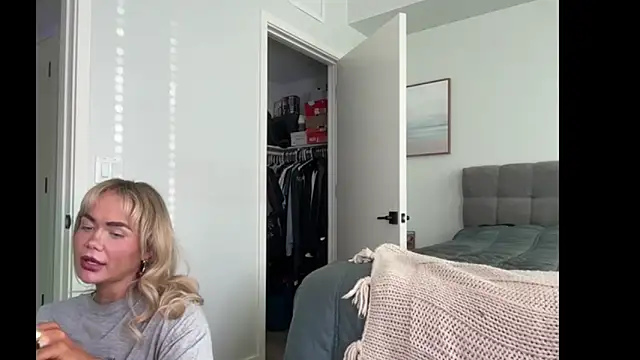 ElenaErickson's Webcam Show