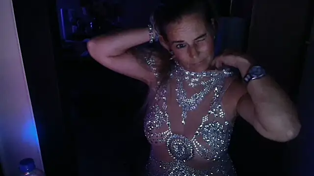 xMystiqueMavenx's Live XXX Chat