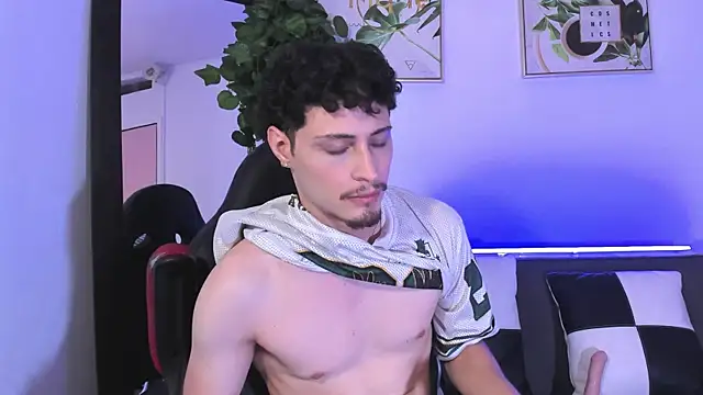 Alexlux1 লাইভ XXX চ্যাট