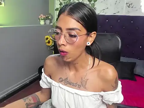 Chatroom XXX en direct de KarlaSlutSkinny__