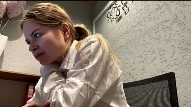 NikaLicka Adlı Modelin Canlı XXX Sohbeti