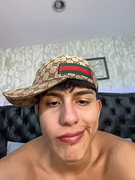 Lander_Cruz Live XXX-chat