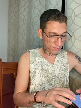 gonzalez_2001 Chat XXX live