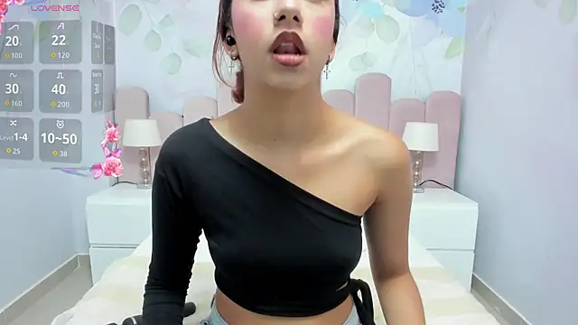 Chat XXX en directo de Miabloom19_