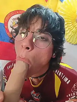 צ'אט XXX בשידור חי של LittleTymmy