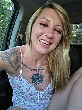 SheIsSomething – Live XXX-chat