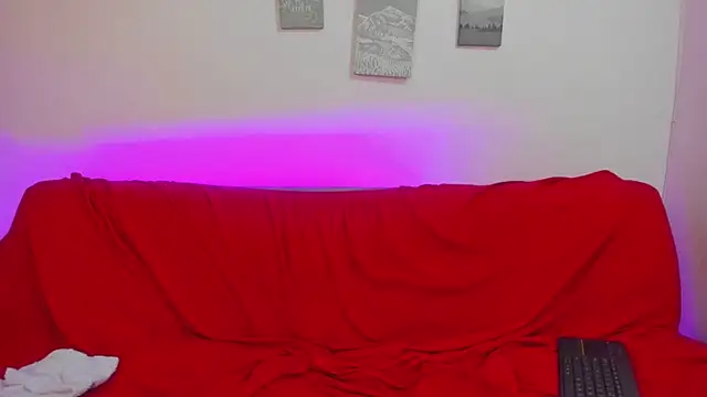 Chat +18 de Nikki__uwu ao vivo
