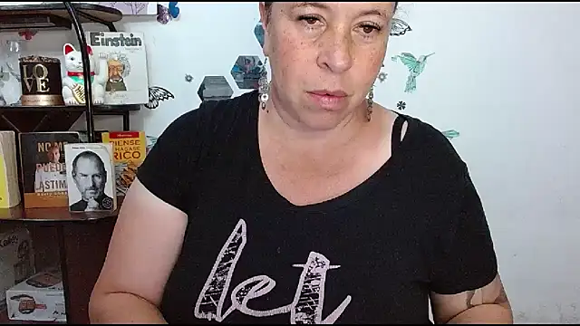 LauraMallioni's Live XXX Chat