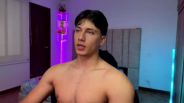 CHRIS_MORGAN1 Adlı Modelin Canlı XXX Sohbeti