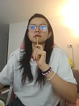צ'אט XXX בשידור חי של azumiichan