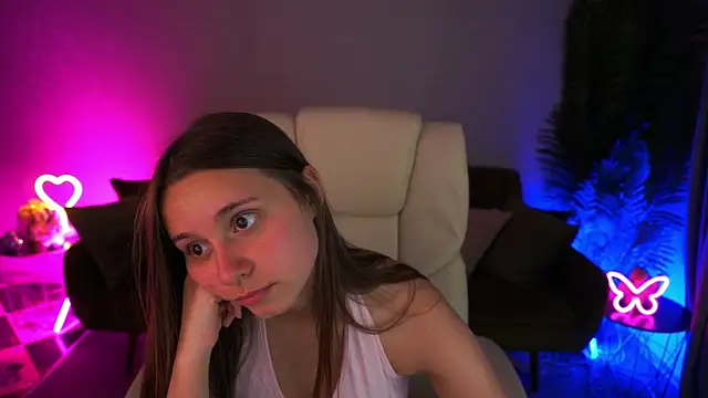 TinyNatalie Chat XXX in diretta