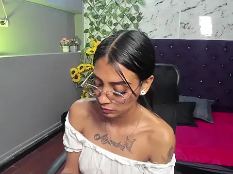 KarlaSlutSkinny__ Adlı Modelin Canlı XXX Sohbeti