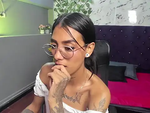KarlaSlutSkinny__'s Live XXX Chat
