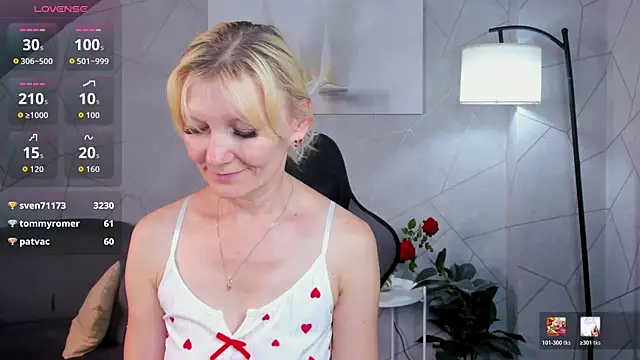 Julie_Lucas Live XXX-Chat