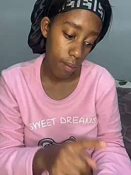 petite_bee XXX чат на живо