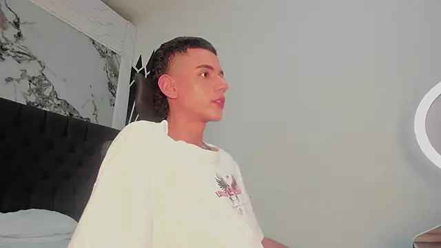 Онлайн чат XXX MathewAdamss