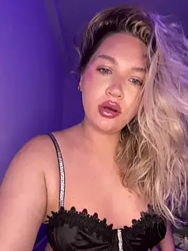 Ashleyy_DiamondのライブXXXチャット