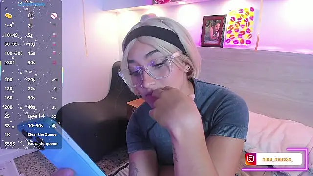 Nina-Mars' Live XXX Chat