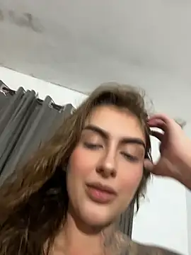 Chat +18 de miiabellovic ao vivo
