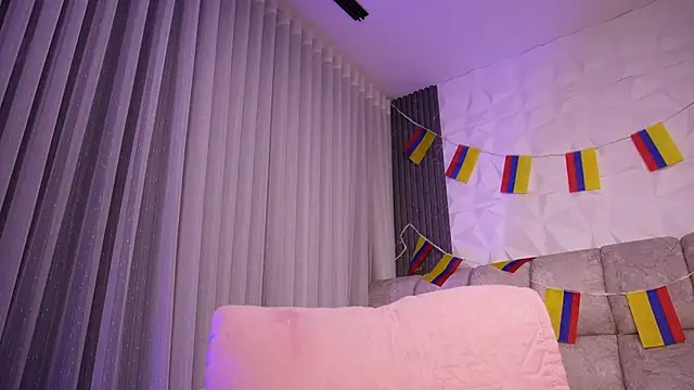 rousse_coup Adlı Modelin Canlı XXX Sohbeti