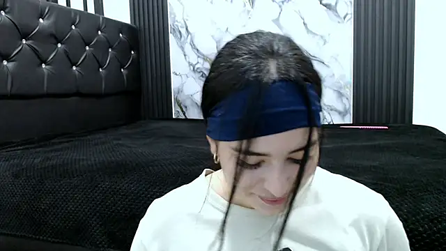 MiaReinig09's Live XXX Chat