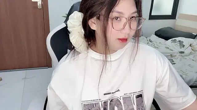 Ni-Ni_2Kn Live XXX chat