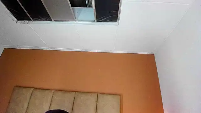 Chat +18 de Mini_Rouse ao vivo