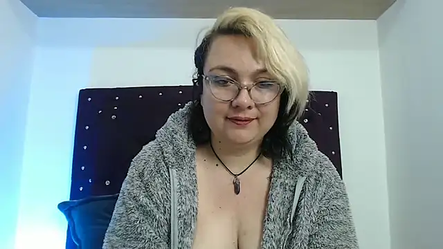 AnyaLuxx Chat XXX in diretta