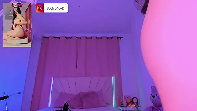 Body69ld's Live XXX Chat