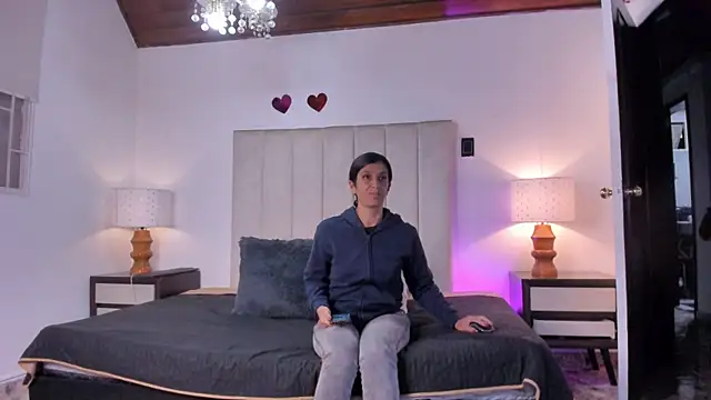 Chat +18 de MissMilf_ ao vivo