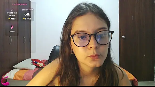 צ'אט XXX בשידור חי של MadieeLorez
