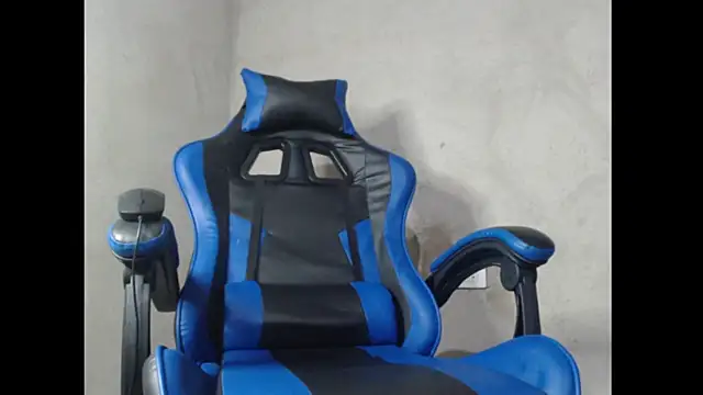 XXX chat uživo modela Garu_hot19