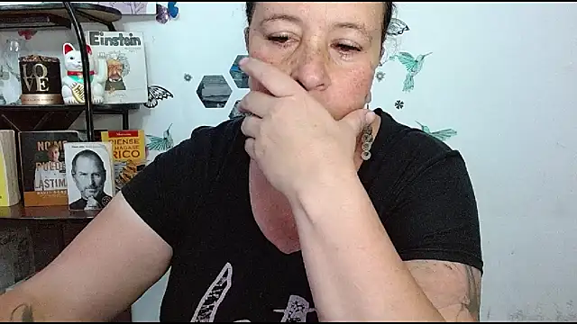 LauraMallioni's Live XXX Chat