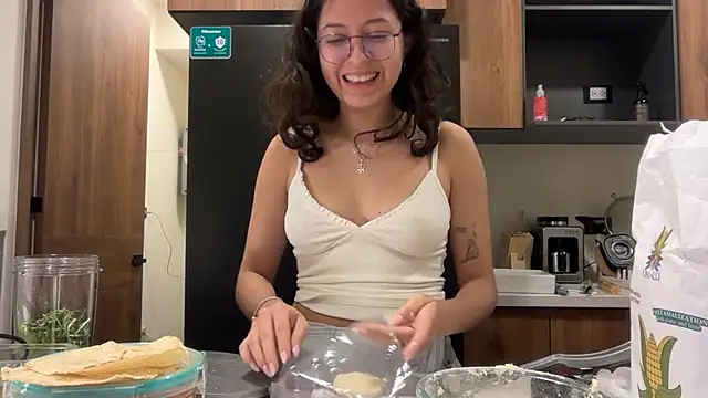 Alicatcua_ Adlı Modelin Canlı XXX Sohbeti