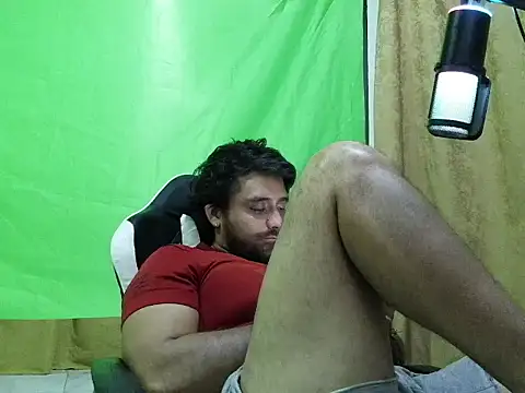aronmiller404 Adlı Modelin Canlı XXX Sohbeti