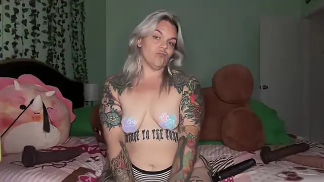 CherryBombBomb Adlı Modelin Canlı XXX Sohbeti