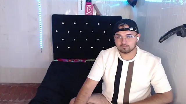 Jeilou Adlı Modelin Canlı XXX Sohbeti