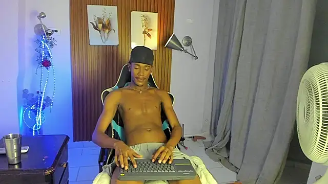 Show modela Ikaro_blue na web-kameri