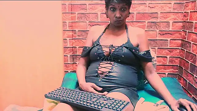 Fuckable_Nasty_MILF 现场XXX聊天
