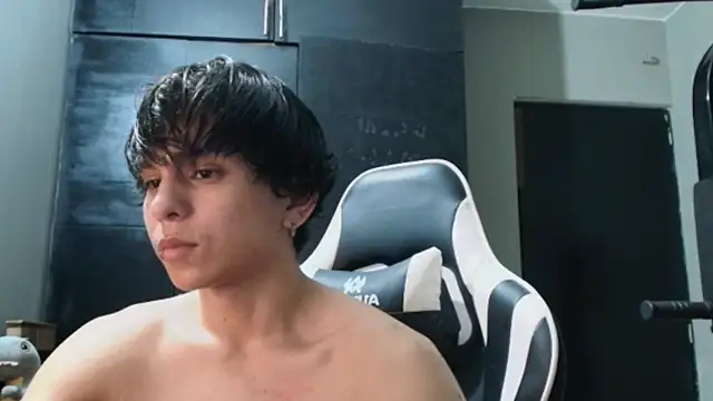 XXX chat uživo modela raikougame