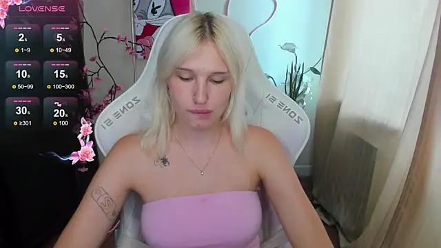 EvelinaLuu Chat XXX in diretta