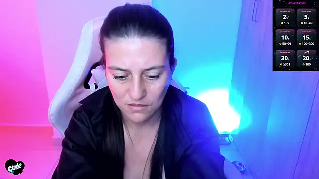Saskyaan Live XXX chat