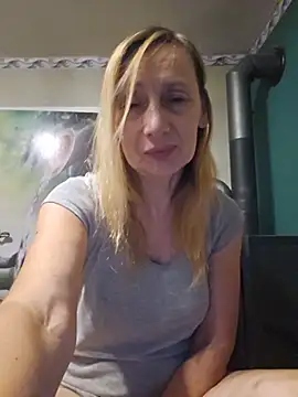 HotLana69 Adlı Modelin Canlı XXX Sohbeti