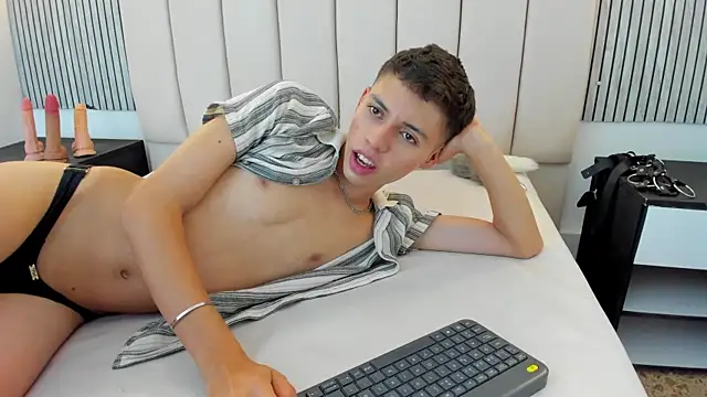 Chatroom XXX en direct de KENNY_HANK
