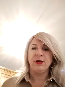 AhlyssaLove1155's Live XXX Chat