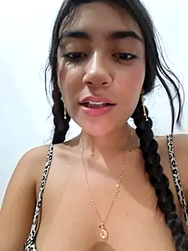 Chat XXX en directo de Sweed-virgin-pussy